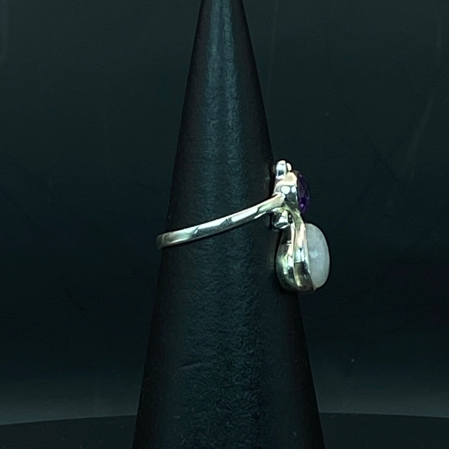 .925 Sterling Silver Rainbow Moonstone & Amethyst Cat Ring - Size 9