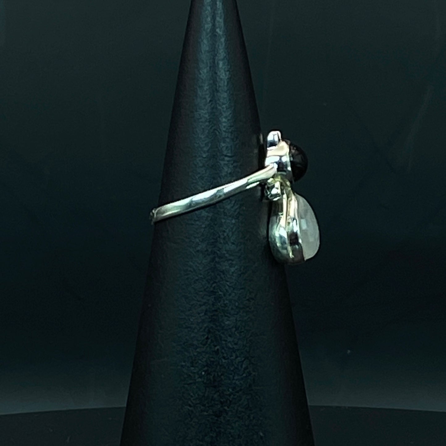 .925 Sterling Silver Rainbow Moonstone & Black Onyx Cat Ring - Size 8