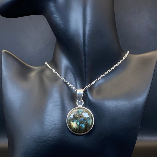 .925 Sterling Silver Labradorite Round Pendant