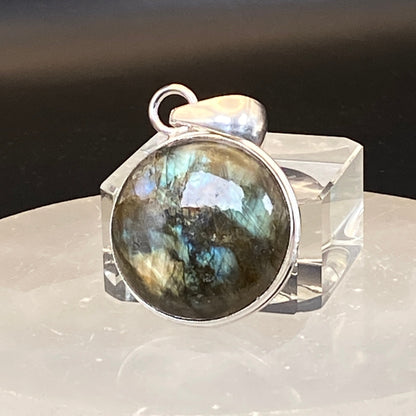 .925 Sterling Silver Labradorite Round Pendant