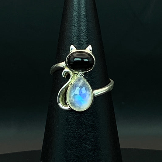 .925 Sterling Silver Rainbow Moonstone & Black Onyx Cat Ring - Size 8